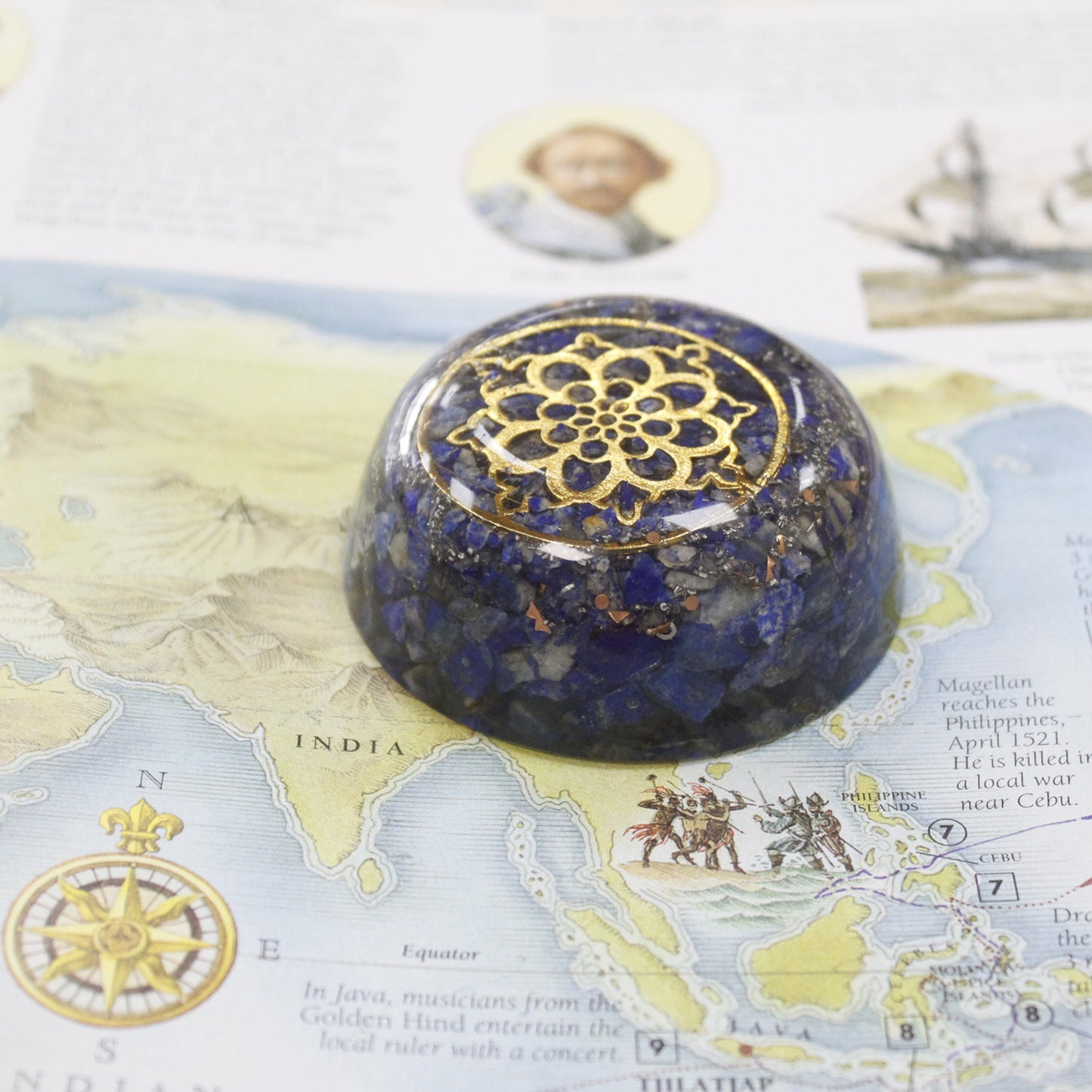 Alimentatori da scrivania in orgonite - Cupola di lapislazzuli