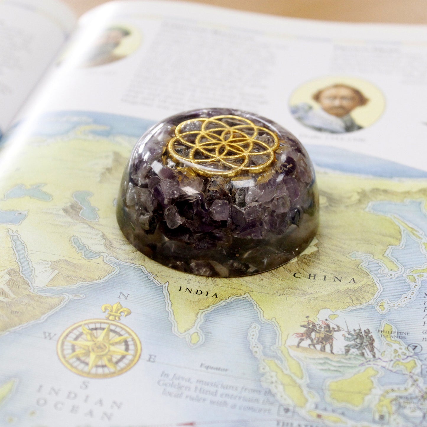 Alimentatori da scrivania in orgonite - Cupola di ametista