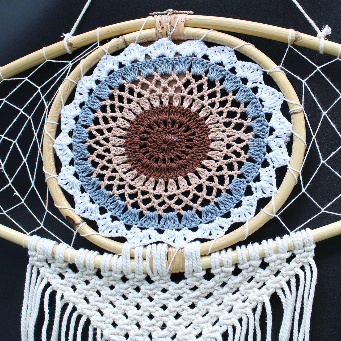 Protection Dreamcatcher - Lrg Macrame Eye White/Gey/Brown